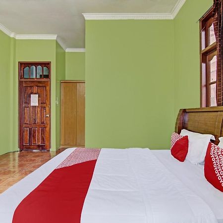 Oyo 92551 Netra Hotel Ujunbatu Esterno foto