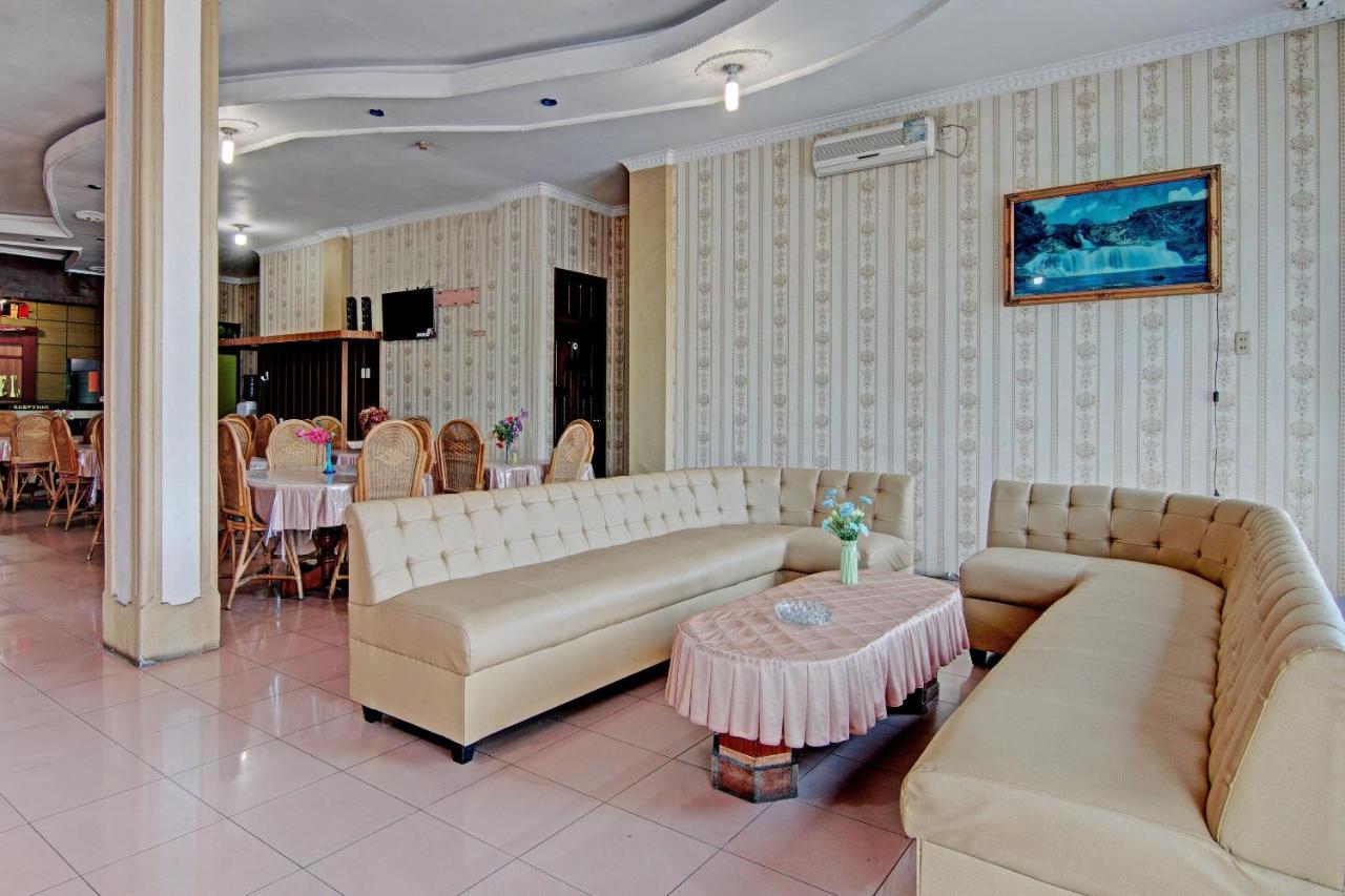 Oyo 92551 Netra Hotel Ujunbatu Esterno foto