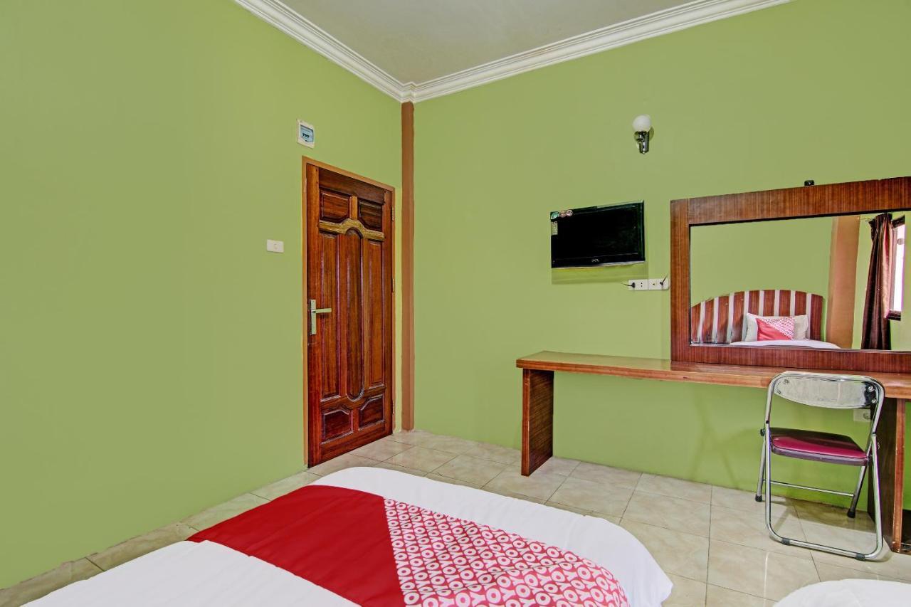 Oyo 92551 Netra Hotel Ujunbatu Esterno foto