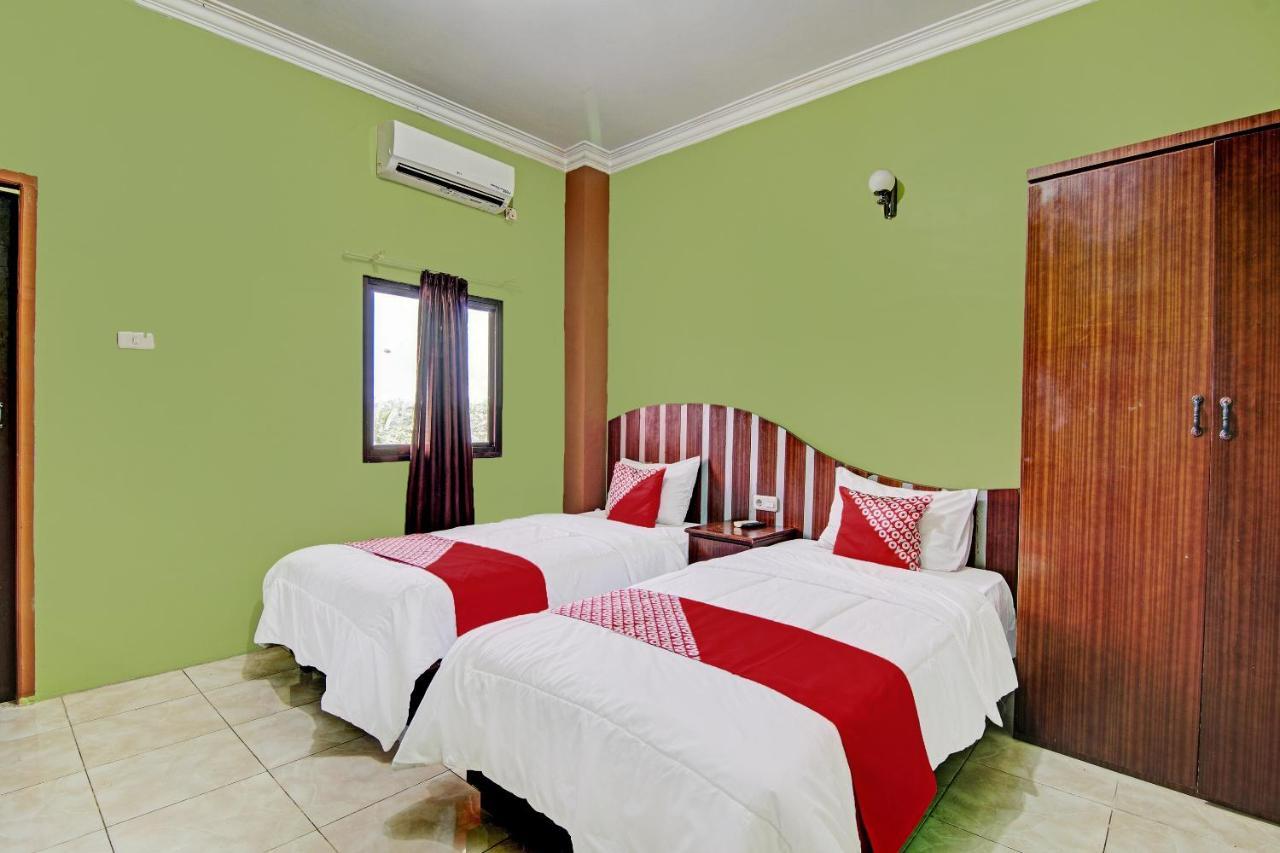 Oyo 92551 Netra Hotel Ujunbatu Esterno foto
