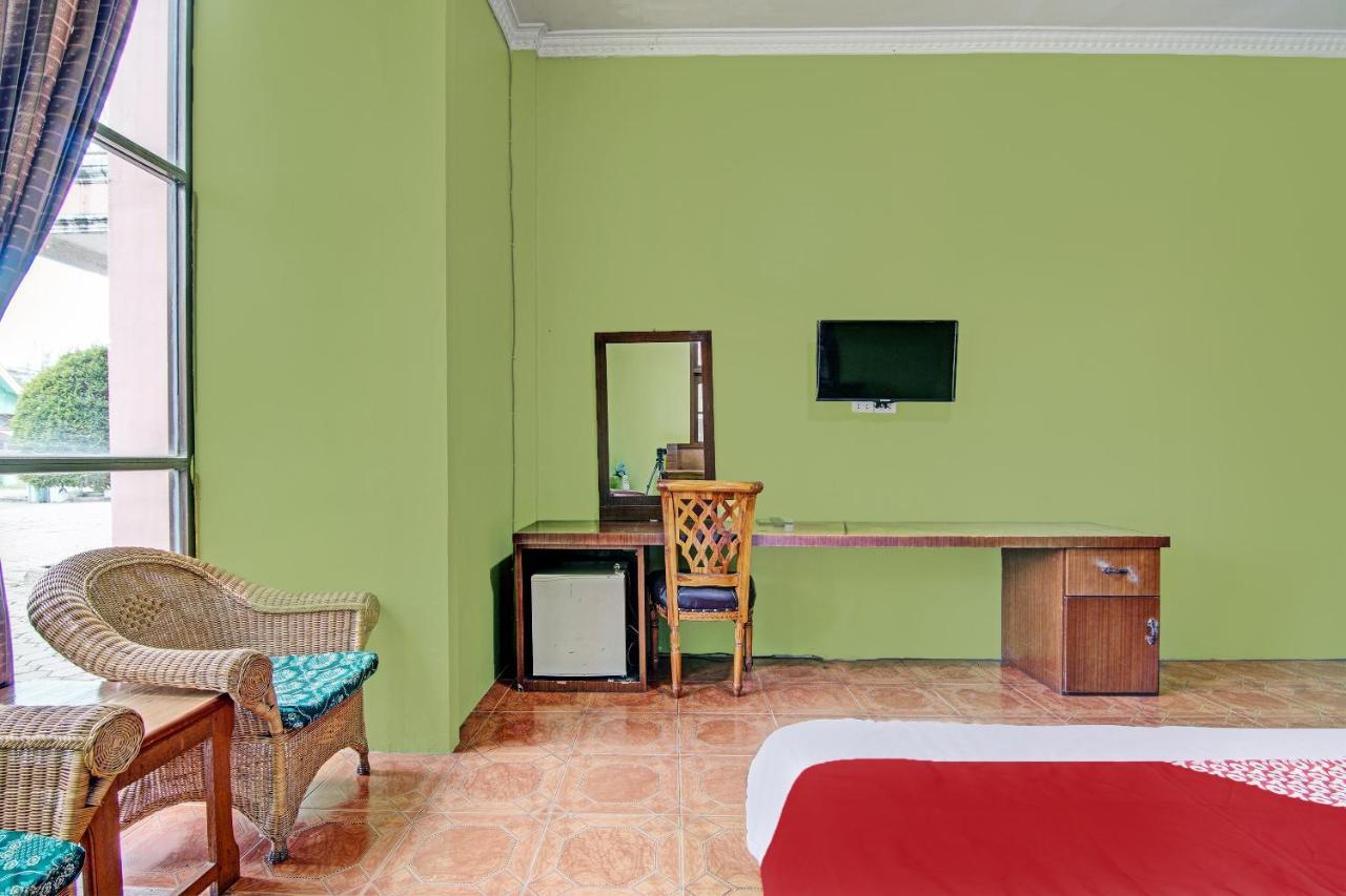 Oyo 92551 Netra Hotel Ujunbatu Esterno foto