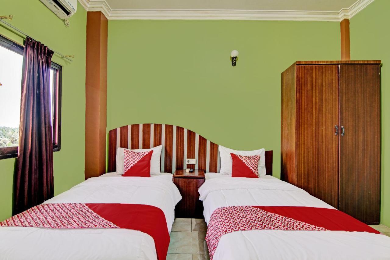 Oyo 92551 Netra Hotel Ujunbatu Esterno foto