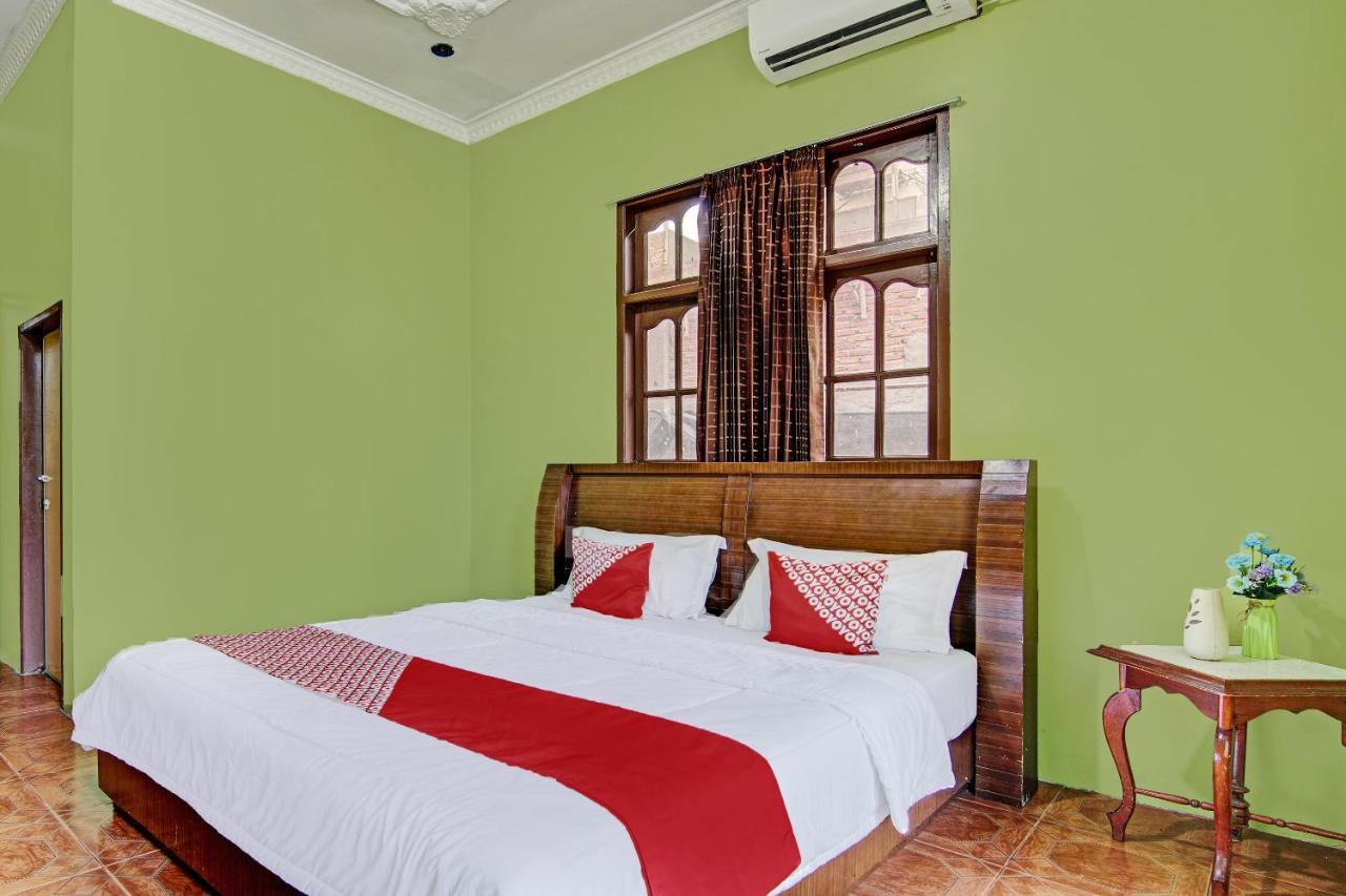 Oyo 92551 Netra Hotel Ujunbatu Esterno foto