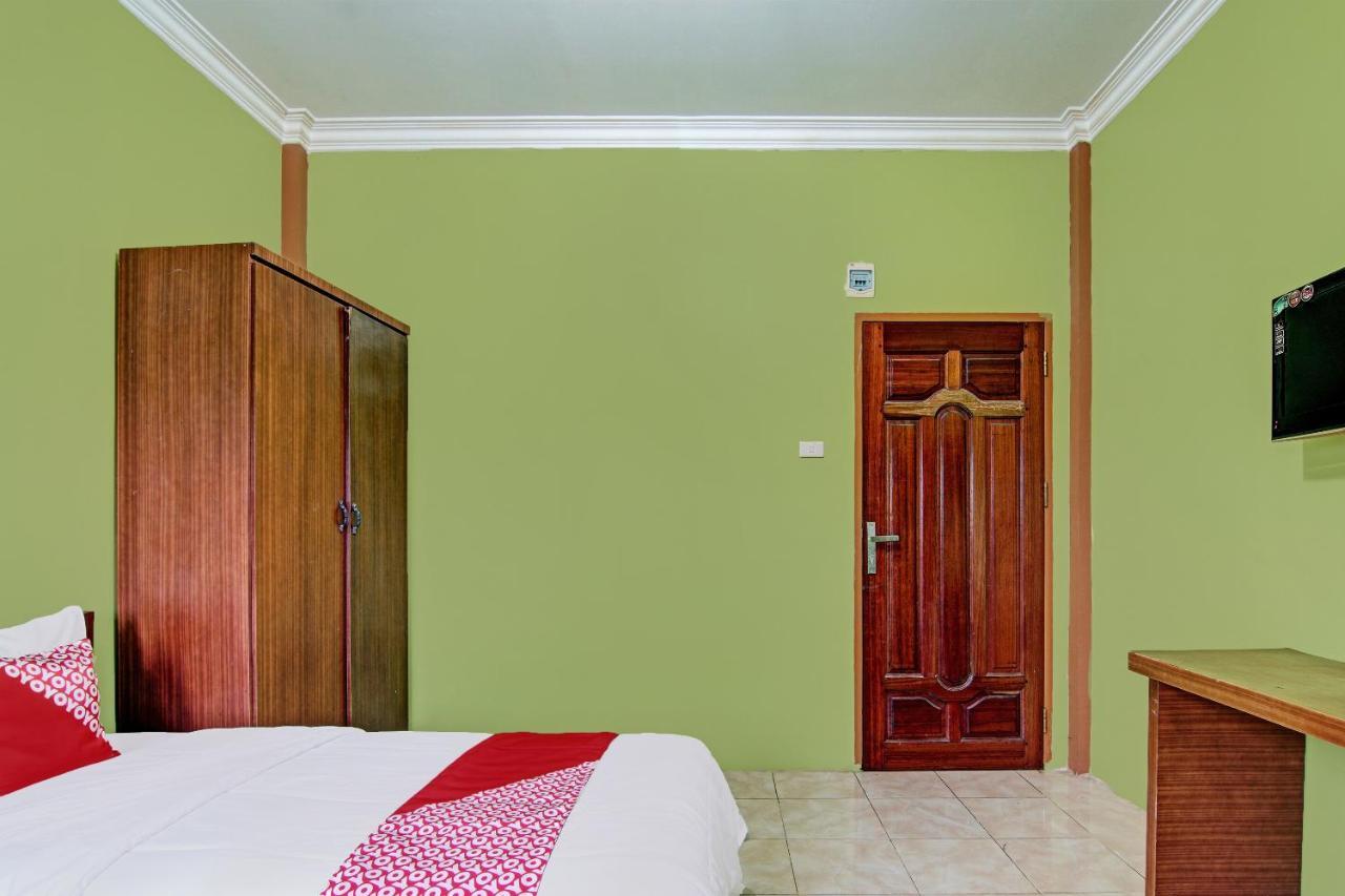 Oyo 92551 Netra Hotel Ujunbatu Esterno foto