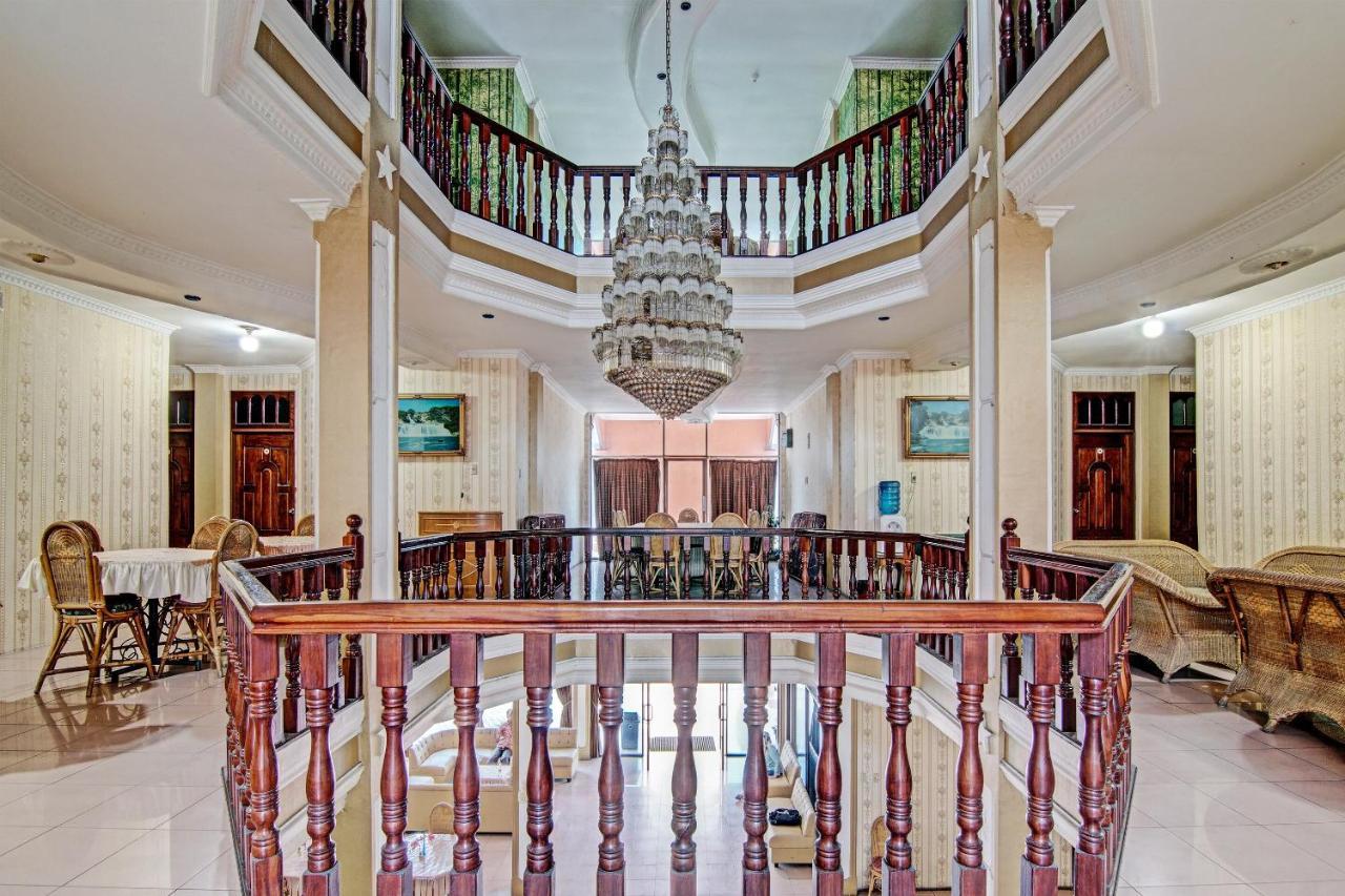Oyo 92551 Netra Hotel Ujunbatu Esterno foto