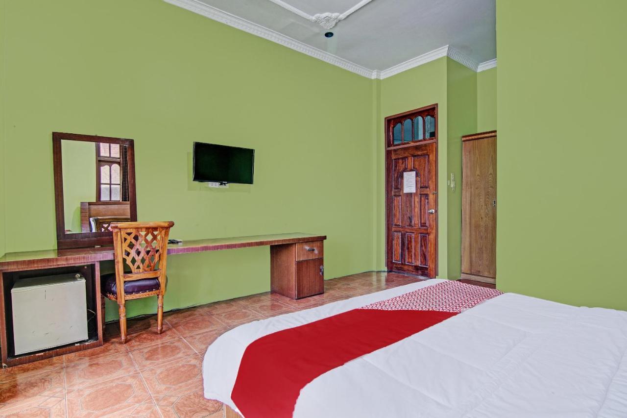 Oyo 92551 Netra Hotel Ujunbatu Esterno foto