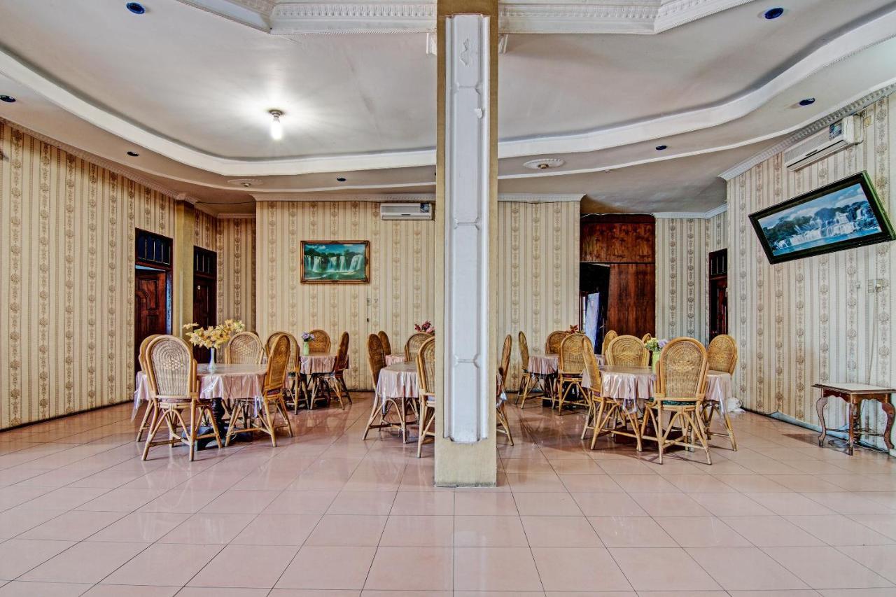 Oyo 92551 Netra Hotel Ujunbatu Esterno foto