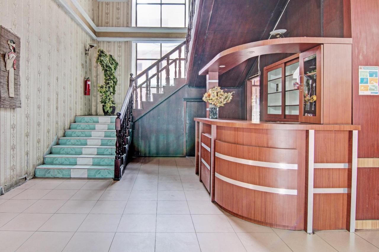 Oyo 92551 Netra Hotel Ujunbatu Esterno foto