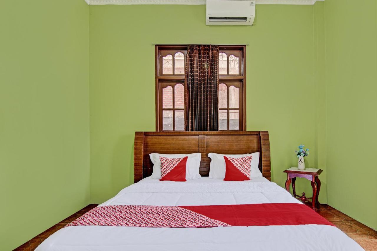 Oyo 92551 Netra Hotel Ujunbatu Esterno foto