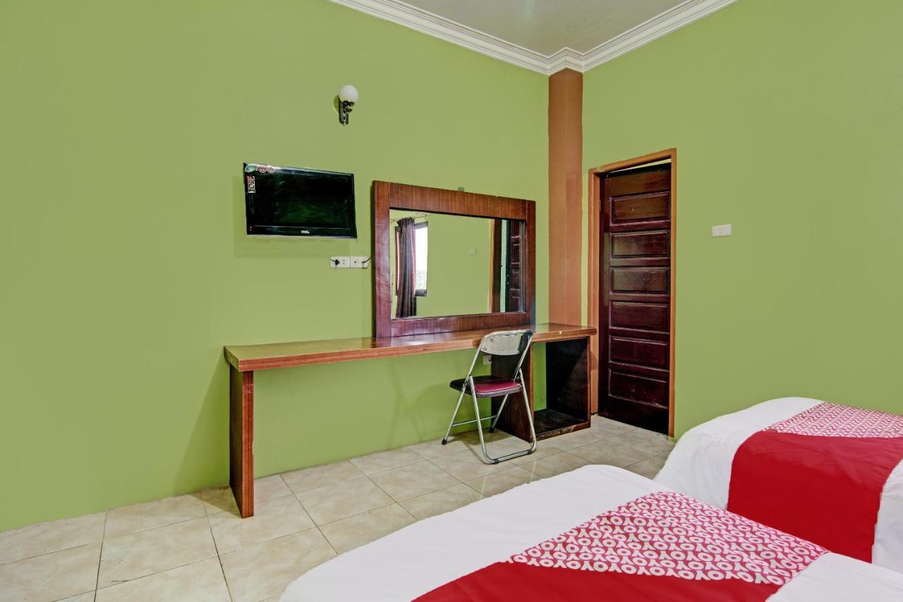 Oyo 92551 Netra Hotel Ujunbatu Esterno foto